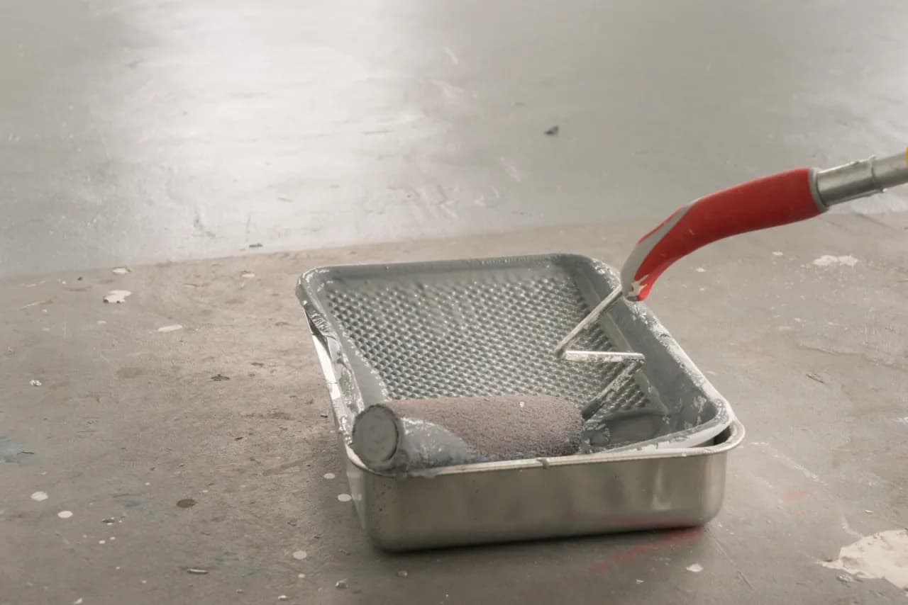 Jaką farbę do betonu w garażu wybrać, aby uniknąć problemów? Jaką farbę do betonu w garażu wybrać, aby uniknąć problemów?