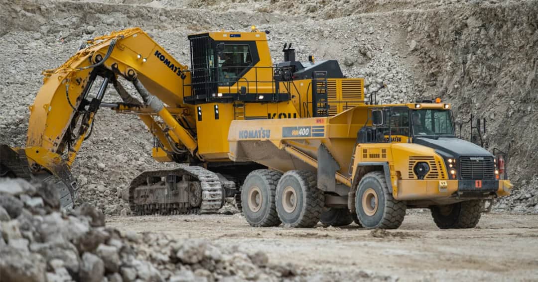 Jak sprawdzić poziom oleju hydraulicznego w koparce bez błędów