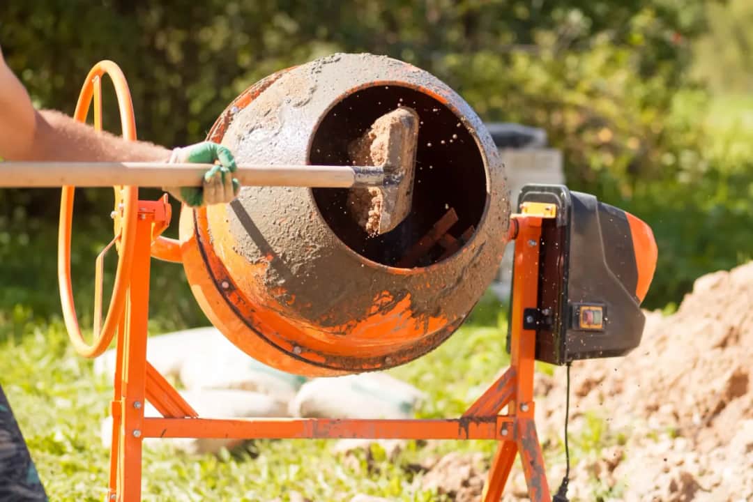 Ile cementu ile piasku: idealne proporcje dla mocnego betonu