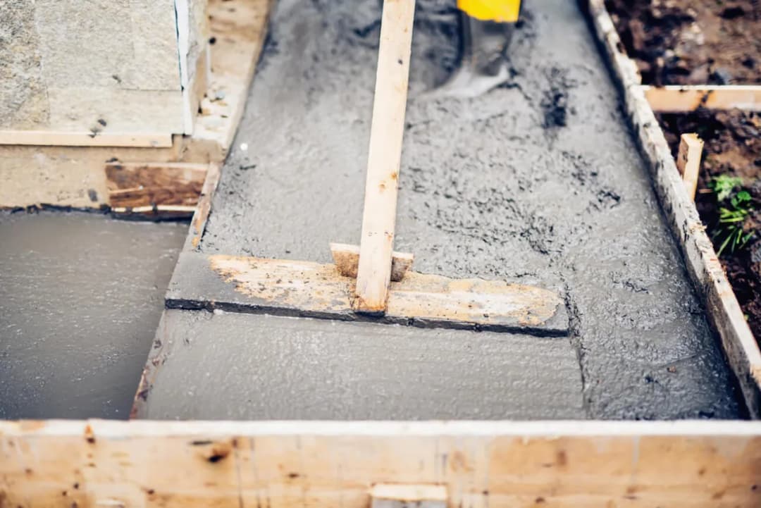 Ile cementu na kubik betonu B20? Kluczowe proporcje i wskazówki
