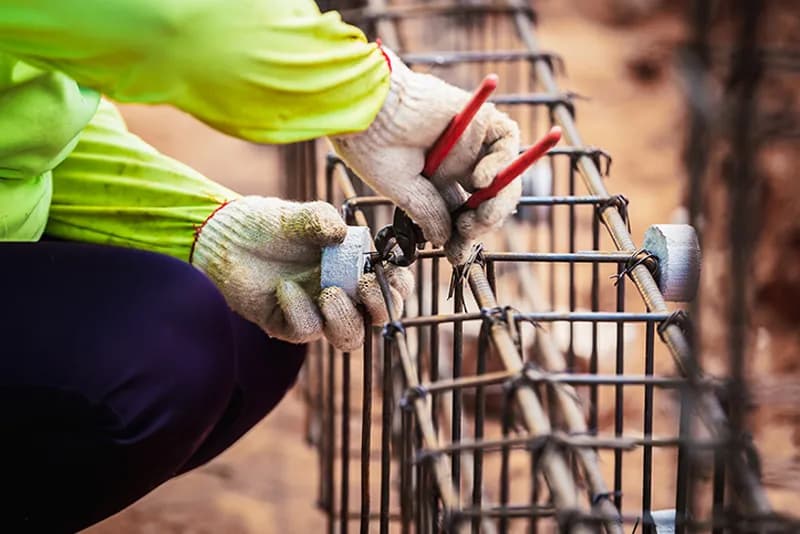 Jakie wymiary strzemion pod fundament? Kluczowe informacje i porady